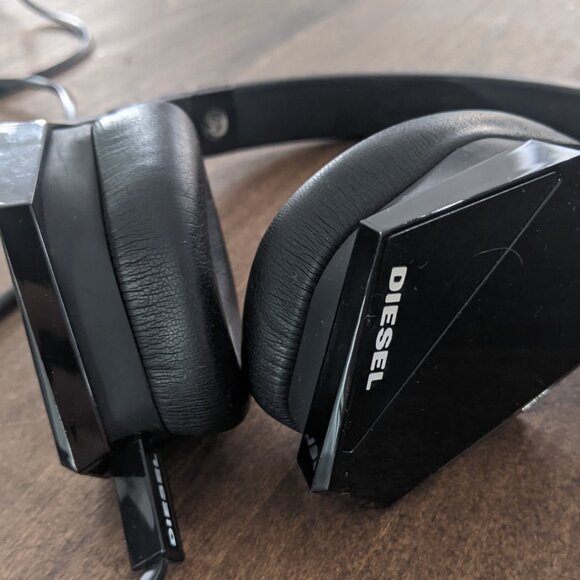 Monster Headphones (Diesel) - Picture 5 of 7